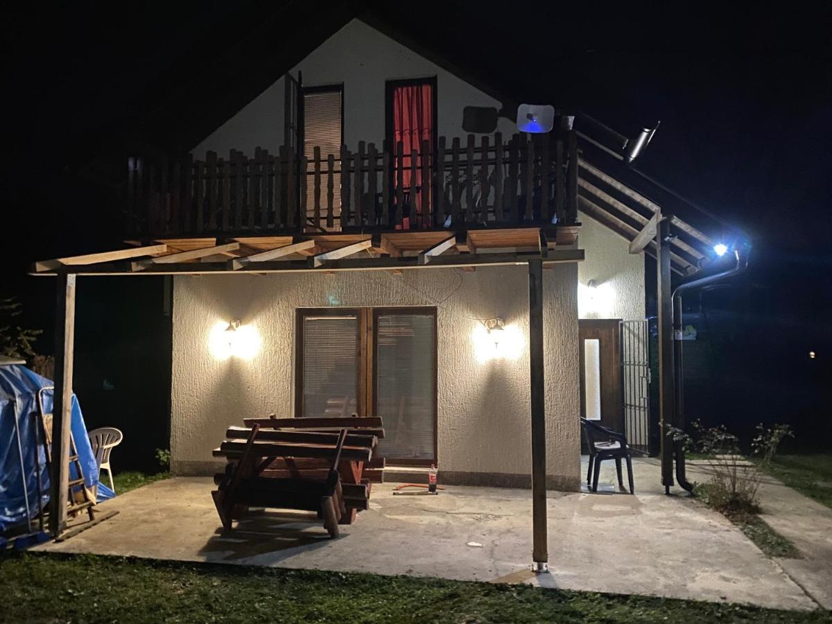 Asja Guest House Lukavac Ngoại thất bức ảnh